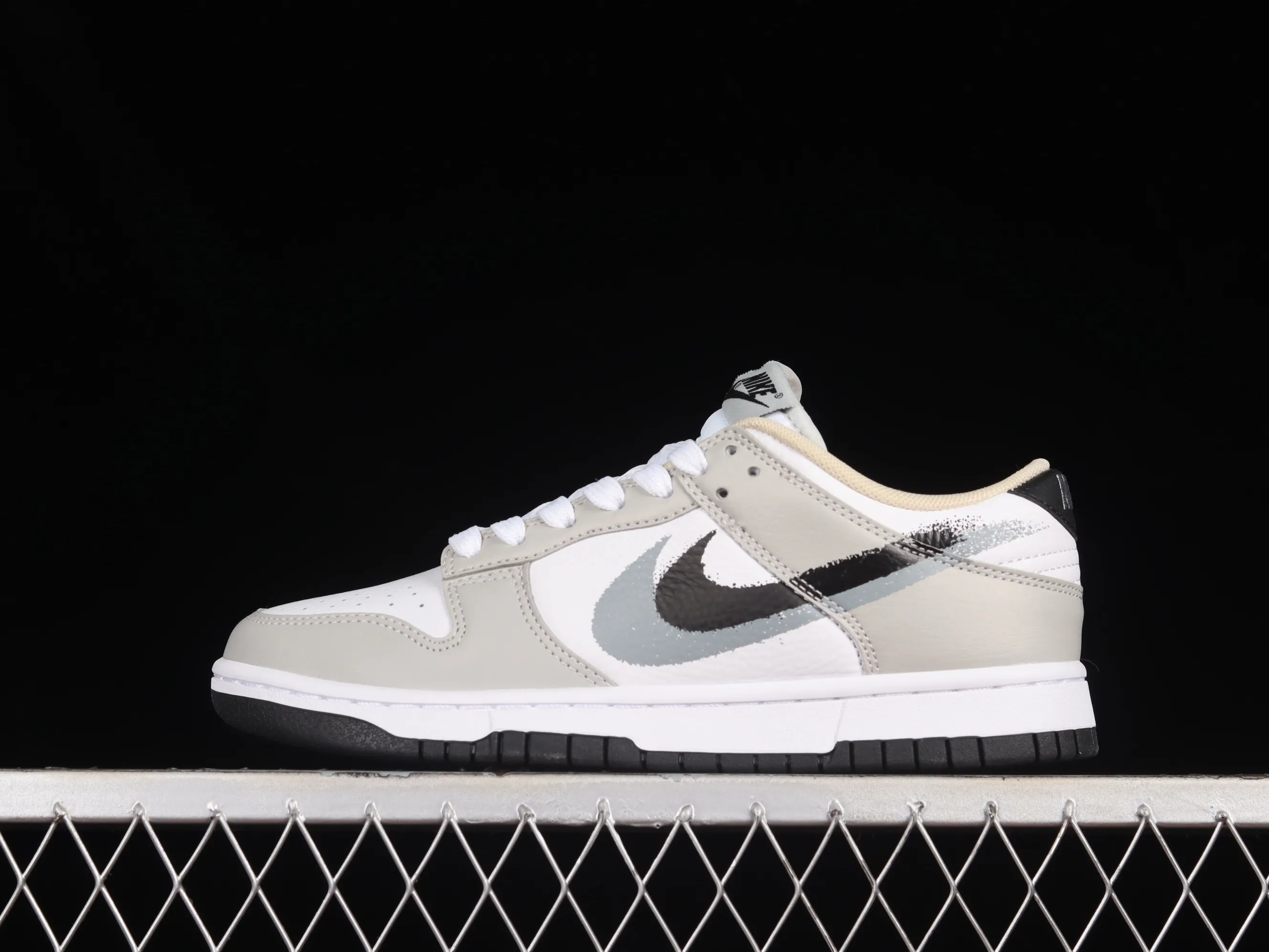 All Categories Nk SB Dunk Series Nk SB Dunk Low Low-top sneakers Nk Dunk Low "Spray Paint" Sage spray-painted double hook SB low-top sports and leisure sneakers FD0661-100